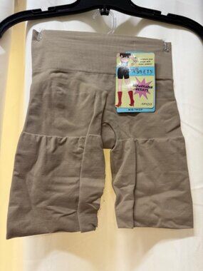 Spanx Love Your Assets Midthigh Shaper - Nude